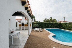Villa Bea by EscapeHome, Pool