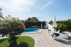 Villa Noixa by EscapeHome, Swimming pool