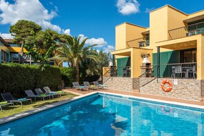 Punta Prima Apartments By EscapeHome, Garden pool
