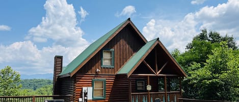 The Cabin. Easy access leveled parking 