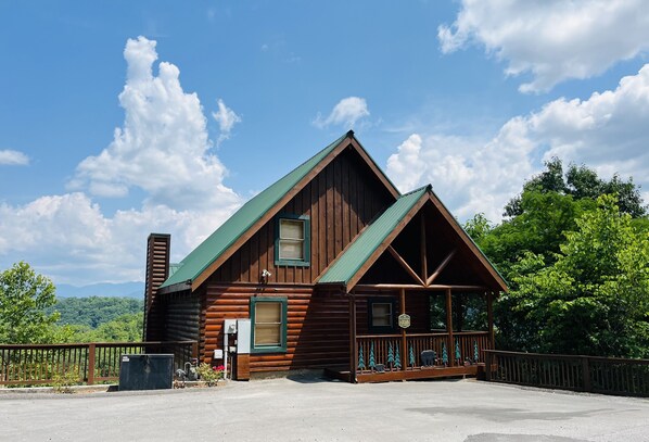 The Cabin. Easy access leveled parking 