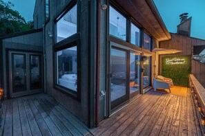 Balcony facing mountains - 3