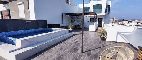 Roof Garden with Community Pool