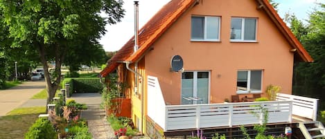 Terrasse mit Garten