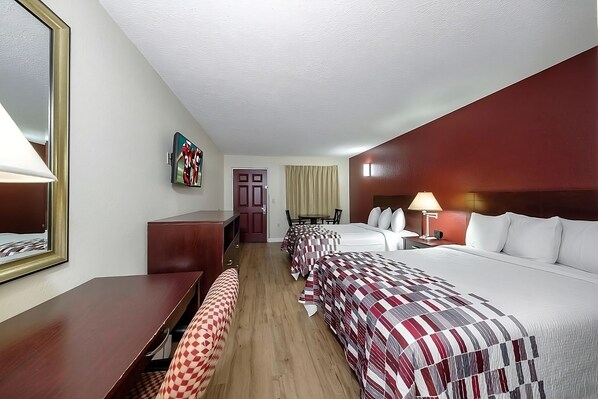 Unit with 2 Double size beds. Exact unit will be assigned upon arrival. Views, colors and decor may vary.