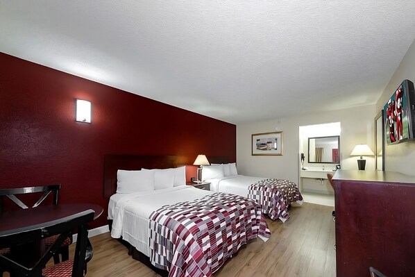 Unit with 2 Double size beds. Exact unit will be assigned upon arrival. Views, colors and decor may vary.