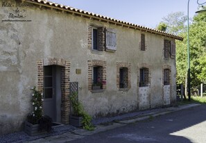 The exterior of the Petite Maison de Mouton, a newly converted agricultural barn