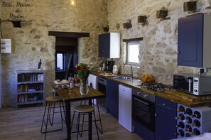 Well equipped kitchen at the Petite Maison de Mouton