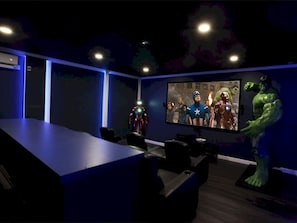 Welcome To Castle Getaways-Huntington! Movie Theater (with 8-1/2 foot Hulk & 6 foot Iron Man)