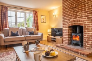 Sandpiper Lodge, Great Walsingham:  The cottage enjoys a cosy sitting room