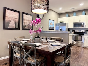 Dining and kitchen areas combined, seats up to 6.
