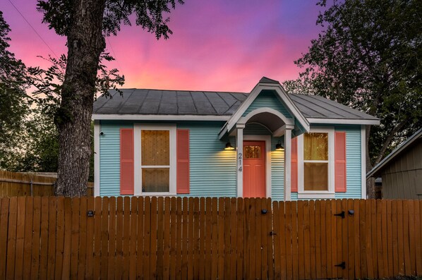 Welcome to San Antonio! Front of house, enclosed private yard. 