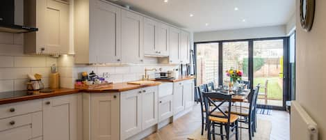 Kitchen and Dining Area, Trinity Cottage, Bolthole Retreats