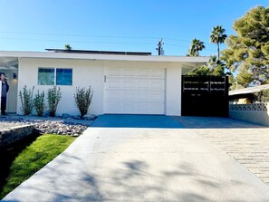 Garage and driveway 
With a Porsche inside! 