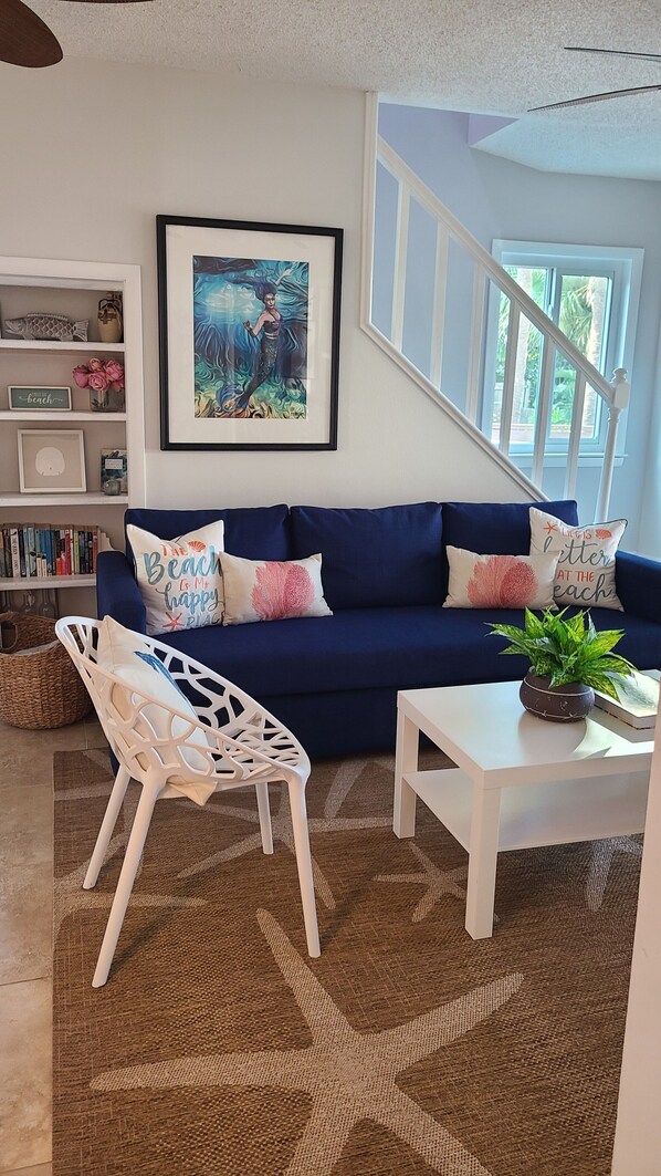 Downstairs reading sitting area.
Spare living room/reading area.















