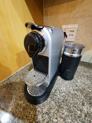 Kaffee und/oder Kaffeemaschine