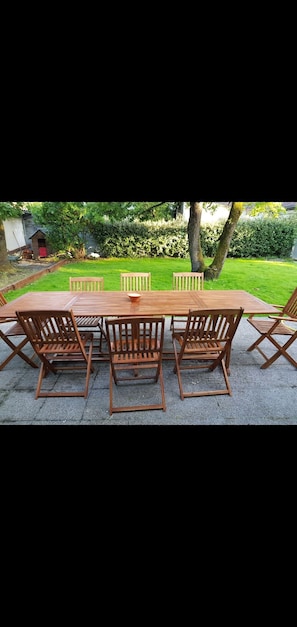 Outdoor dining