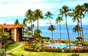 Follow the palm-lined path to ocean breezes and poolside dreams?paradise is just a barefoot stroll away PKC-403