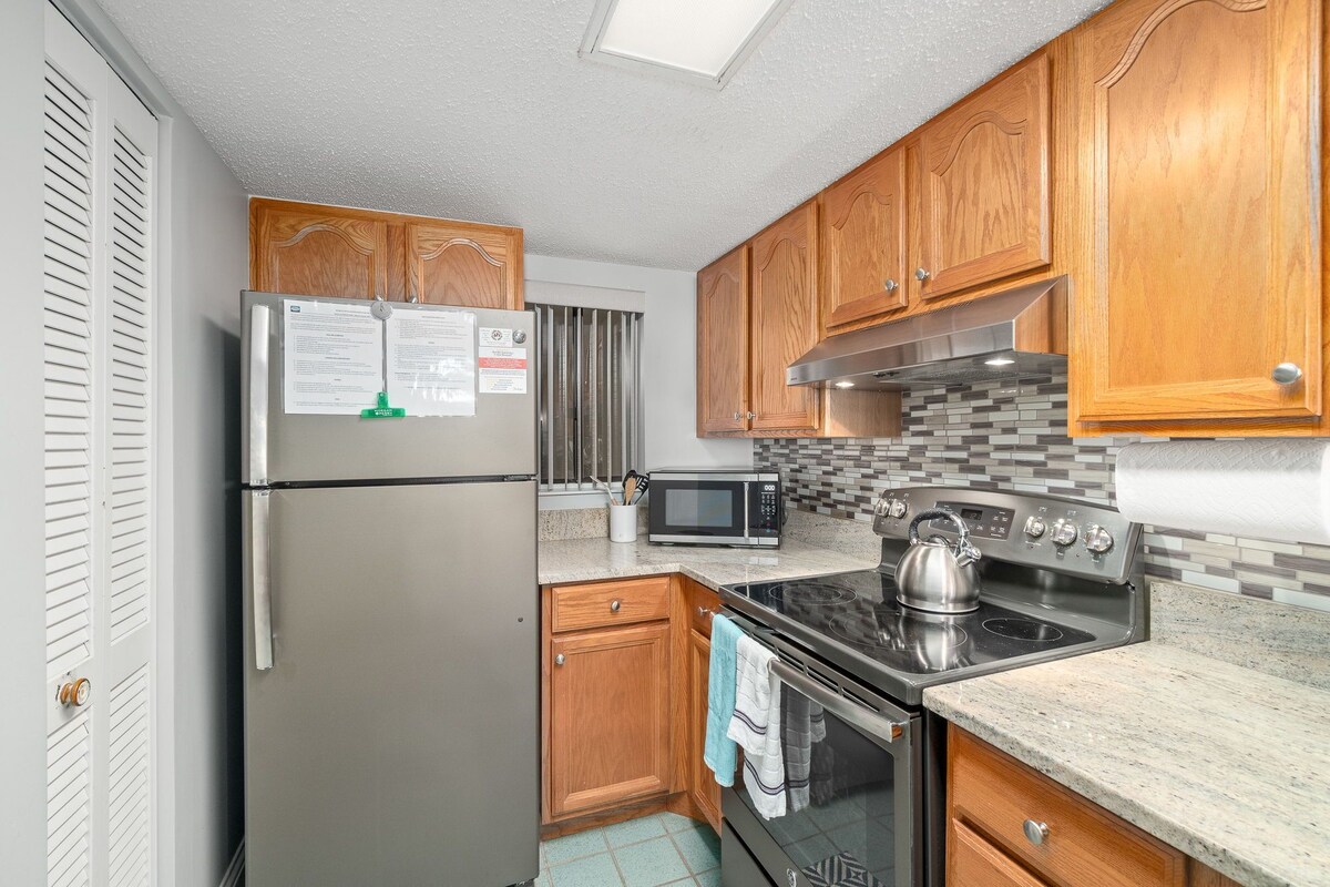 Feeling Tip’Sea: 2 BR, 2 BA Condominium in Emerald Isle, Sleeps 7
