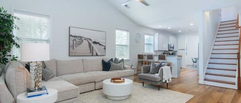 Open Floor Plan with Seating for 10+