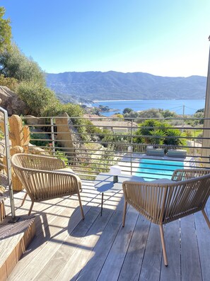 terrasse côté rochers