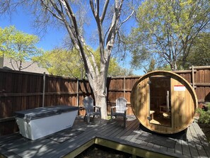 Outdoor spa tub