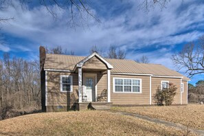 House Exterior | Furnished Porch