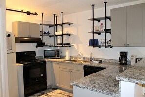 Ocean Walk 101 main kitchen