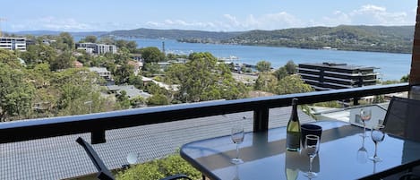 Enjoy Picturesque water views from the balcony sit back enjoy a glass of wine 🍷