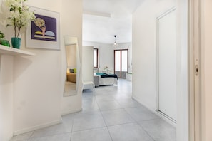 Entrance Apartment Sempione 1 - Affitti Brevi Italia 