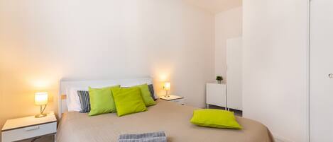 Bedroom double bed - Appartamento Sempione 1 - Affitti Brevi Italia 