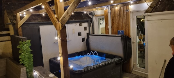 Indoor spa tub