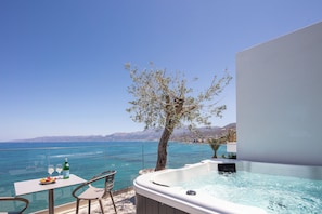 Jetted bathtub