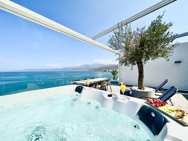 Private spa tub