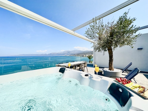 Private spa tub