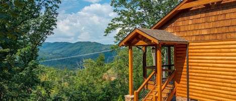 Gorgeous cabin nestled in the heart of the Smoky Mountains