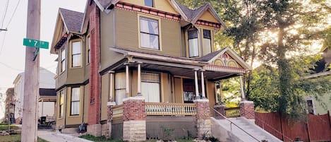 Eleanor Davis House - a Queen Anne Victorian