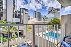 Balcony | 400-Sq-Ft Unit