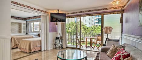 Honolulu Vacation Rental | 2BR | 1BA | Step-Free Access w/ Side Elevator