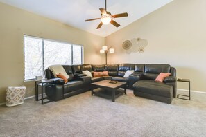 Living Room | Smart TV | Central A/C | Electric Heating