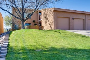 Exterior | Driveway Parking (1 Vehicle) | Free Street Parking | No Garage Access