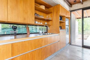 Full kitchen