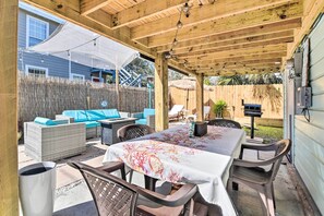 Patio | Charcoal Grill | Gas Fire Pit