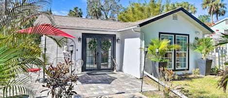 New Smyrna Beach Vacation Rental | Studio | 1BA | 400 Sq Ft | Step-Free Access