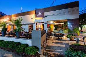 Seviche- “ Chef Anthony Lamas has put Louisville on the culinary map with Seviche. With insatiable creativity, Chef Lamas brings years of stories and experiences into an innovative, contemporary dining experience.”