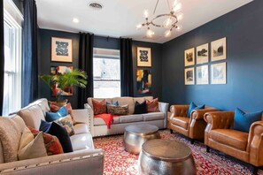 Family/TV Room ~ Plenty of seating  for all!