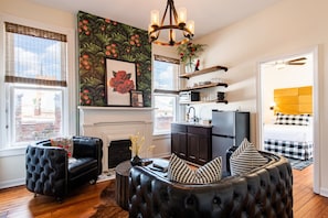Four Roses Unit, Living Room