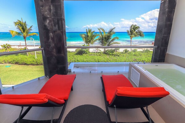 Private terrace with tub