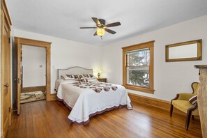 Bedroom 2. King size bed. Built-in sitting nook.