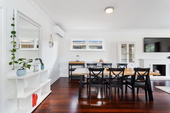 Living/Dining Area